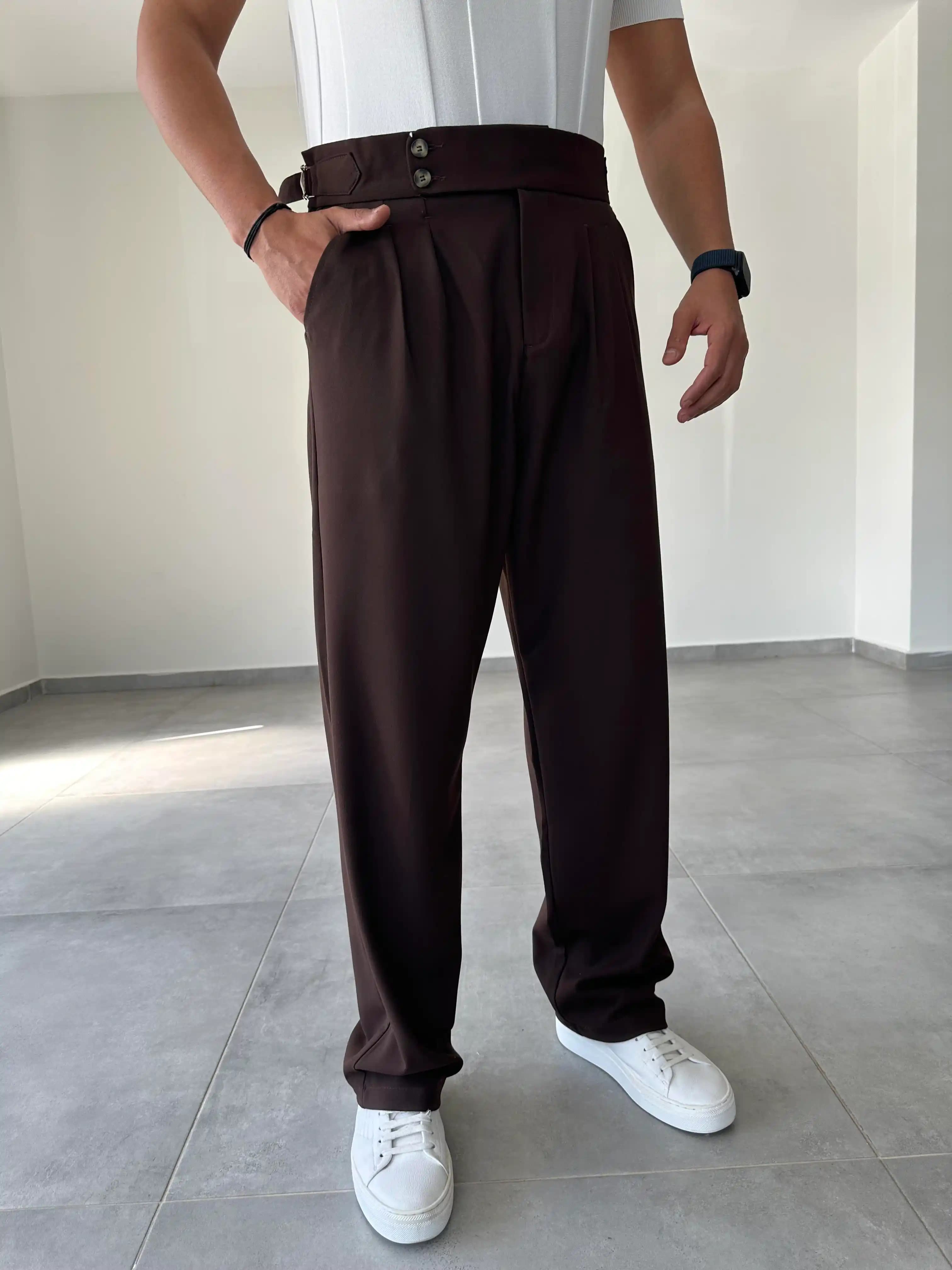 İtalyan Kesim Kumaş Pantolonlar: Şıklık ve Konforun Modern Buluşması