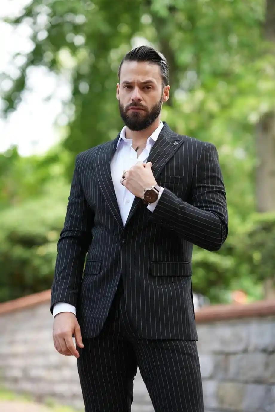 İtalyan Kesim Takım: Moda Dünyasında Zarafet ve İşlevselliğin Simgesi