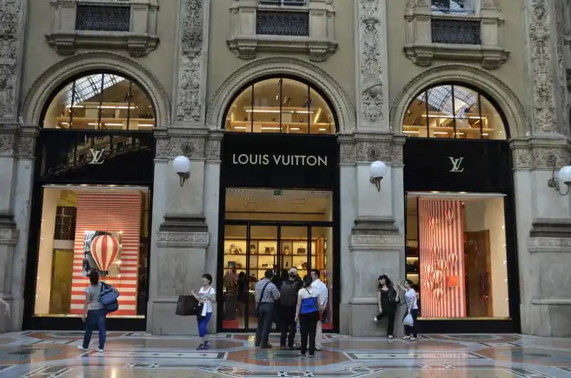 İtalyan Moda Siteleri ve Türk Moda Tutkunları İçin Güvenilir Alışveriş Rehberi