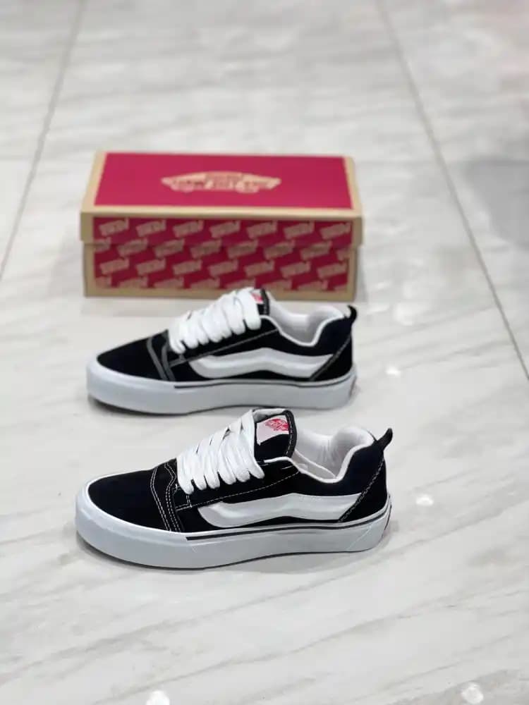 İthal Vans Ayakkabılarıyla Kendinizi İfade Edin ve Tarzınızı Yaratın