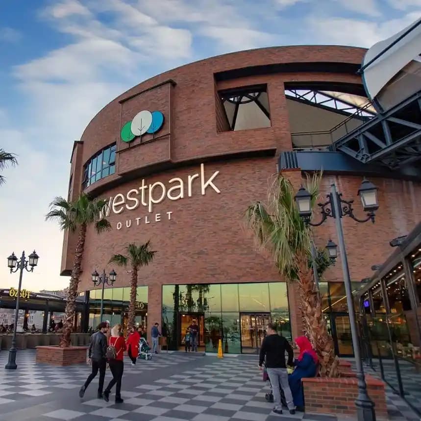 İzmir'deki En İyi Outlet Giyim Mağazaları ve Alışveriş Tüyoları