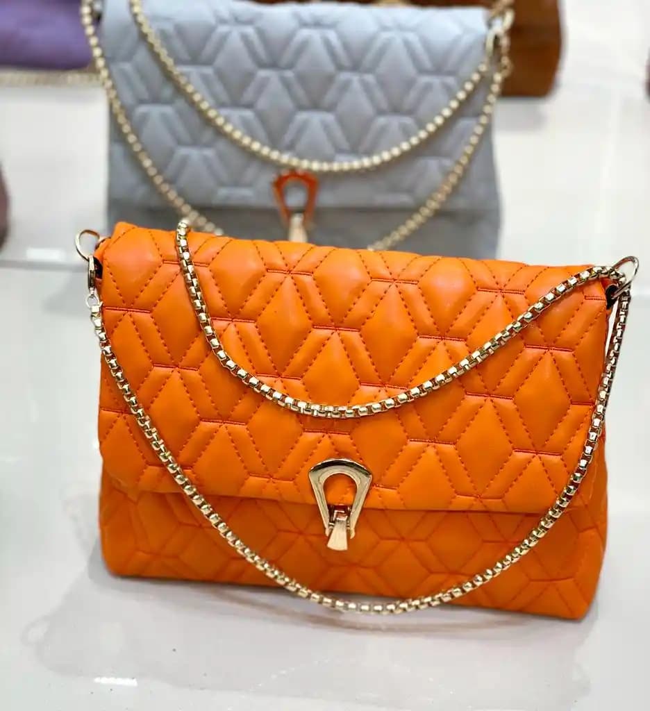 İzmir’de Çanta Seçerken Dikkat Edilmesi Gerekenler ve Moda Trendleri Hakkında Kapsamlı Rehber