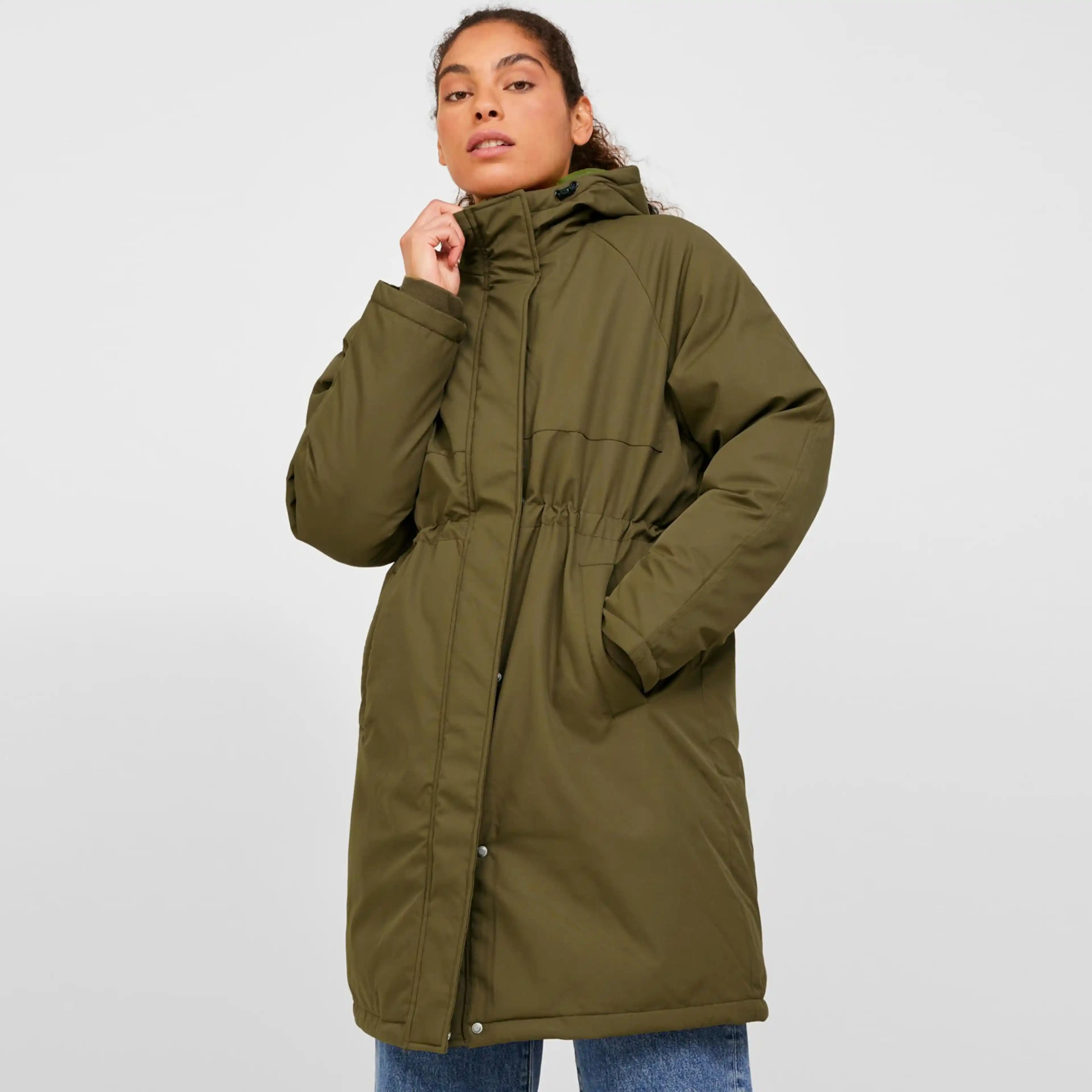 Jack & Jones Kadın Mont Koleksiyonu: Modern ve Şık Kış Montları Trendleri ve Stil İpuçları