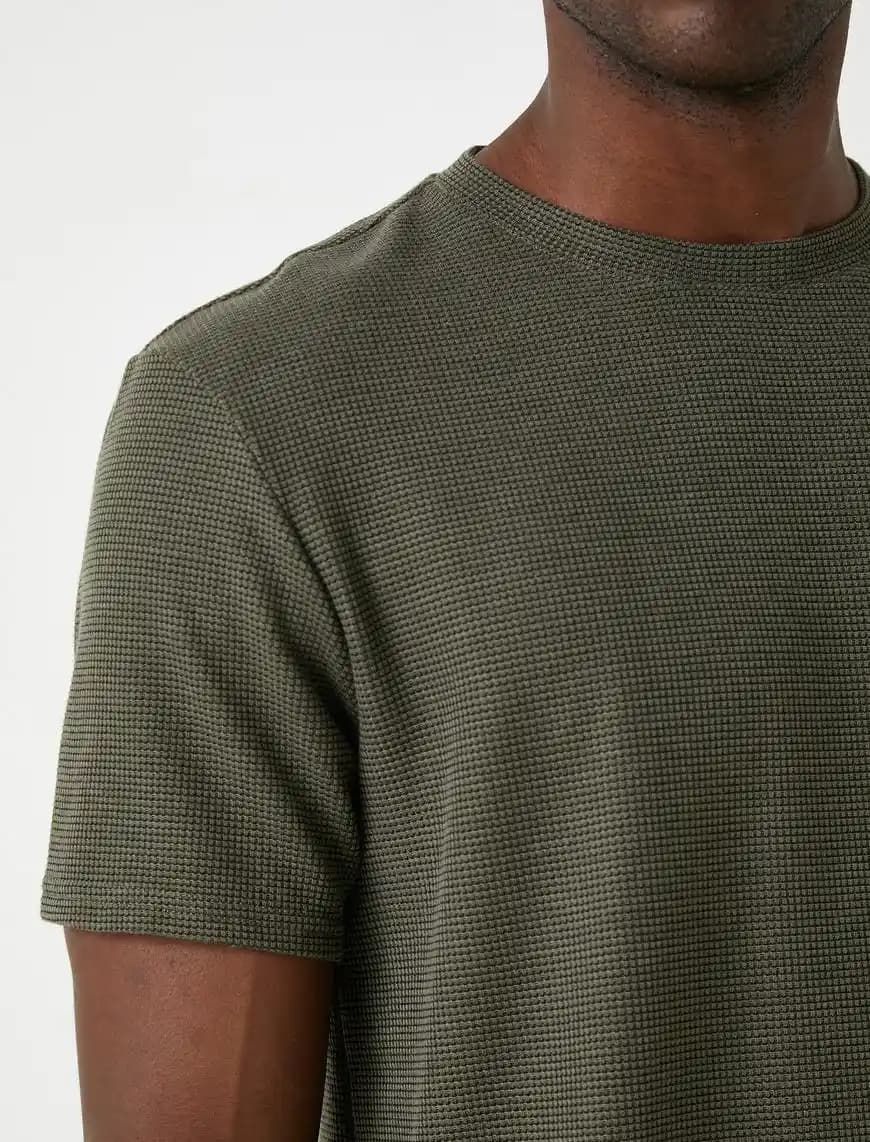 Jakarlı Tişörtler Moda Dünyasında Şıklığın ve Özgünlüğün Yeni Sembolü