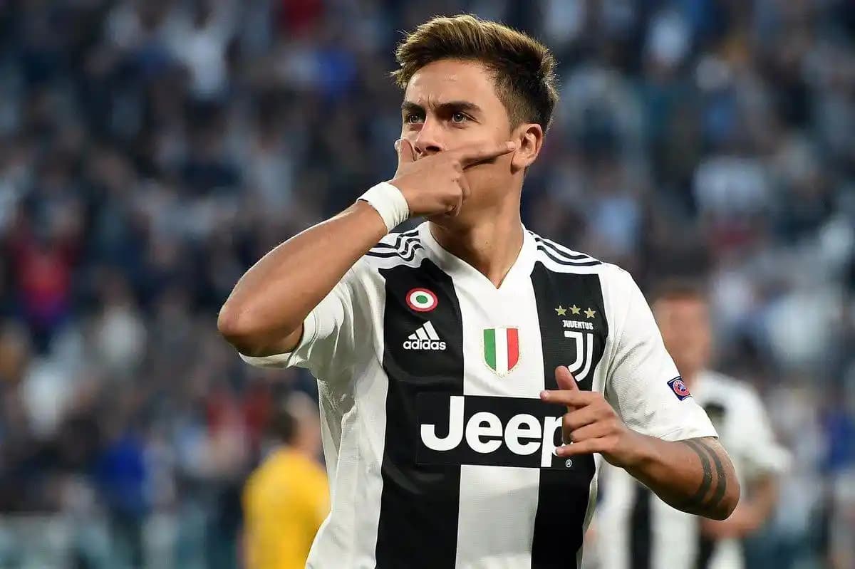 Juventus Dybala Formasıyla Spor ve Moda Dünyasında Şıklık ve Tarzın Buluşması