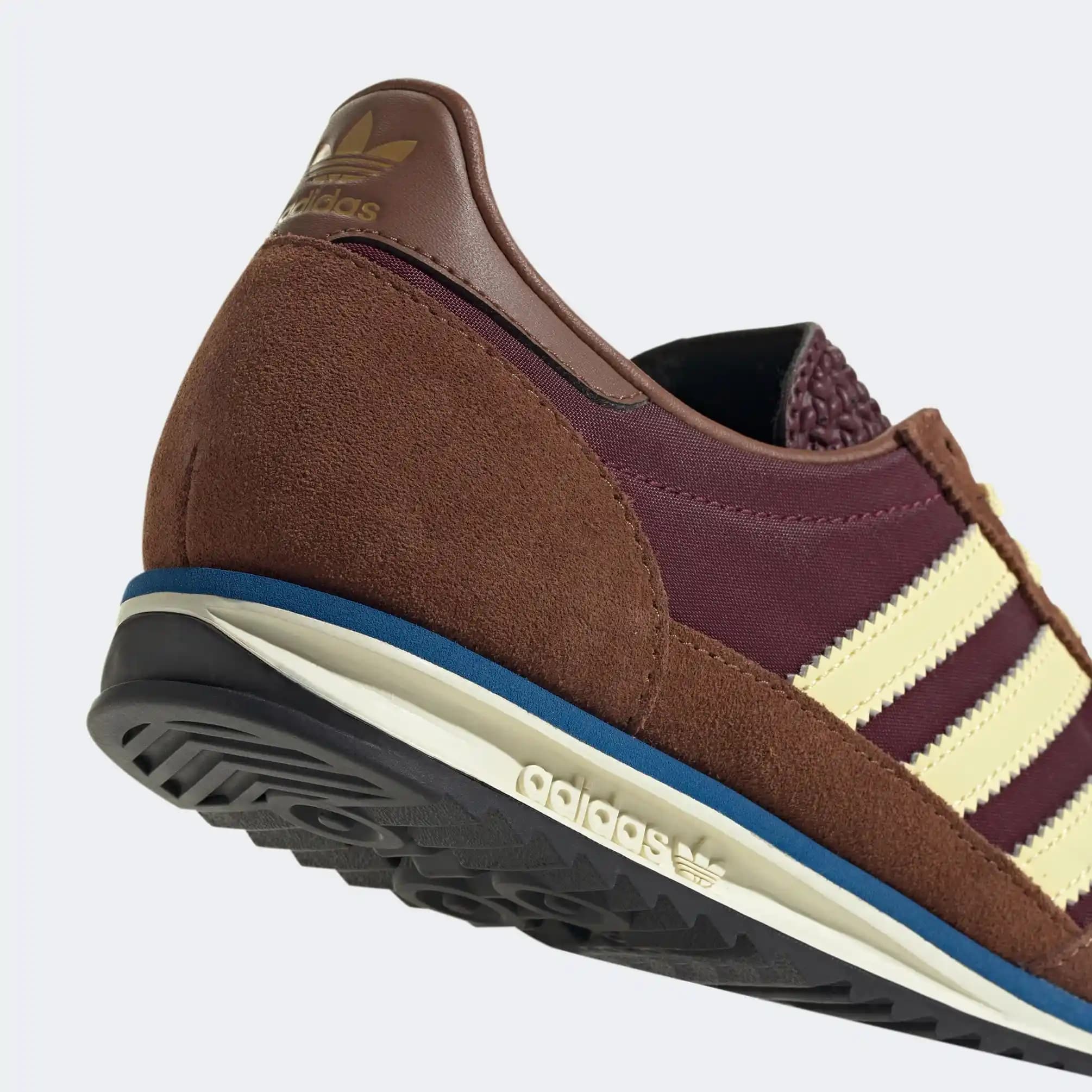 Kadife Ayakkabılar Moda Dünyasında Adidas ile Şıklığın Yeni Boyutu