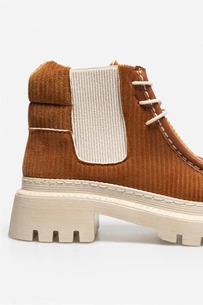 Kadife Bot Modası 2024: Zarafet ve Konforun Birleşimi Güncel Stil Trendleri