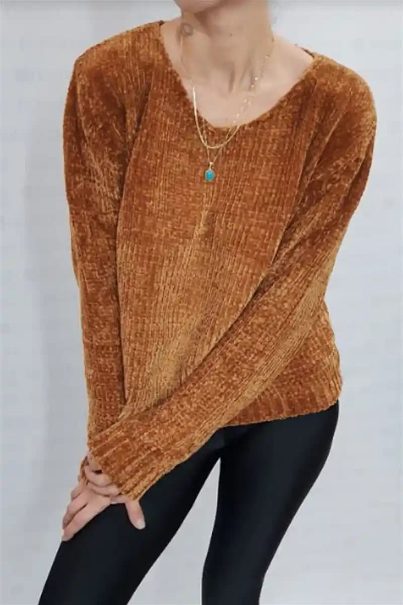 Kadife Kazaklar: Şıklık ve Konforu Bir Arada Sunan Moda Parçası