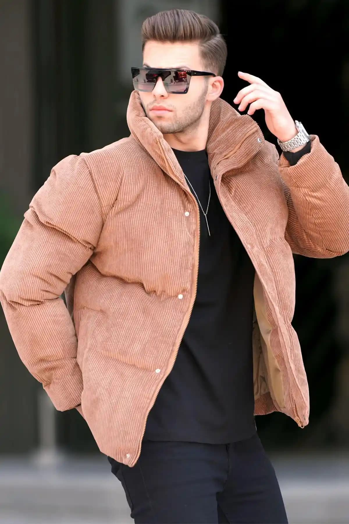 Kadife Kumaş ve Fitilli Kadife Mont: Şıklık ve Konforun Modern Buluşması