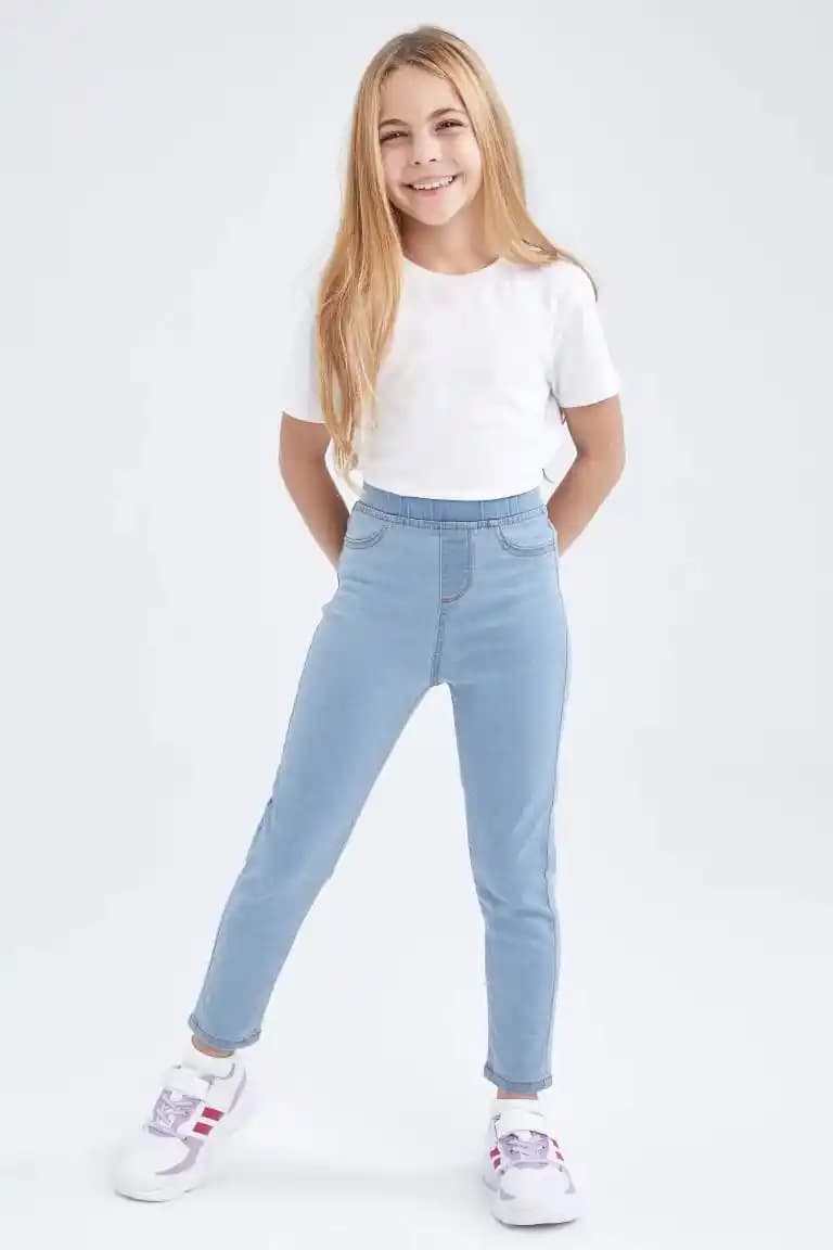 Kadın Dar Pantolon Modasında Güncel Trendler ve Stil İpuçları
