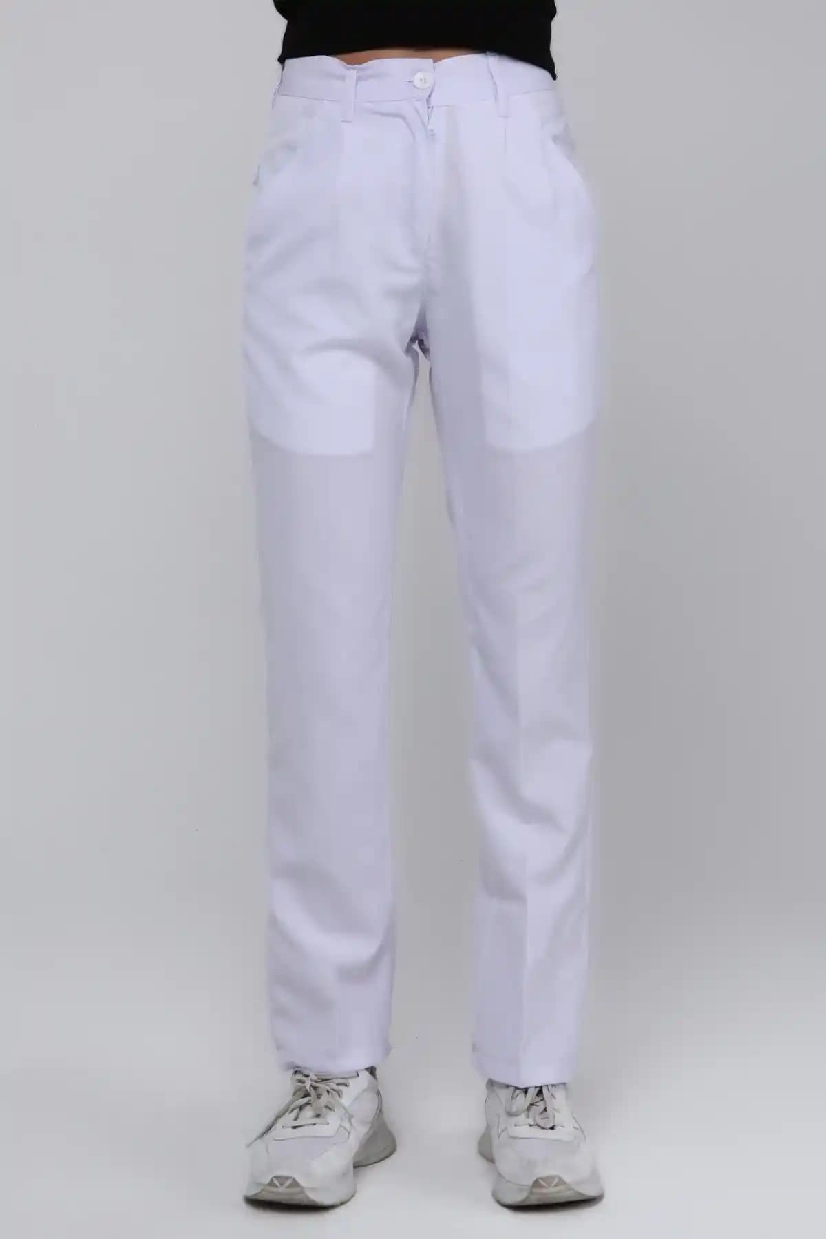 Kadın İş Pantolonları: Modern Stil ve İşlevselliğin Güncel Trendleri