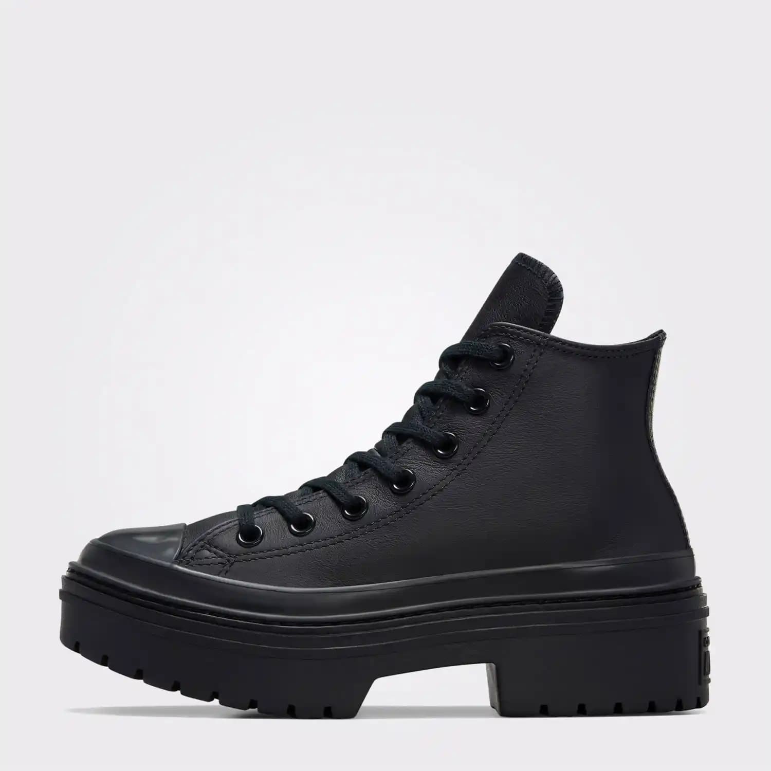 Kadın Modasında Converse Botların Yeri ve Stil İpuçları Analizi