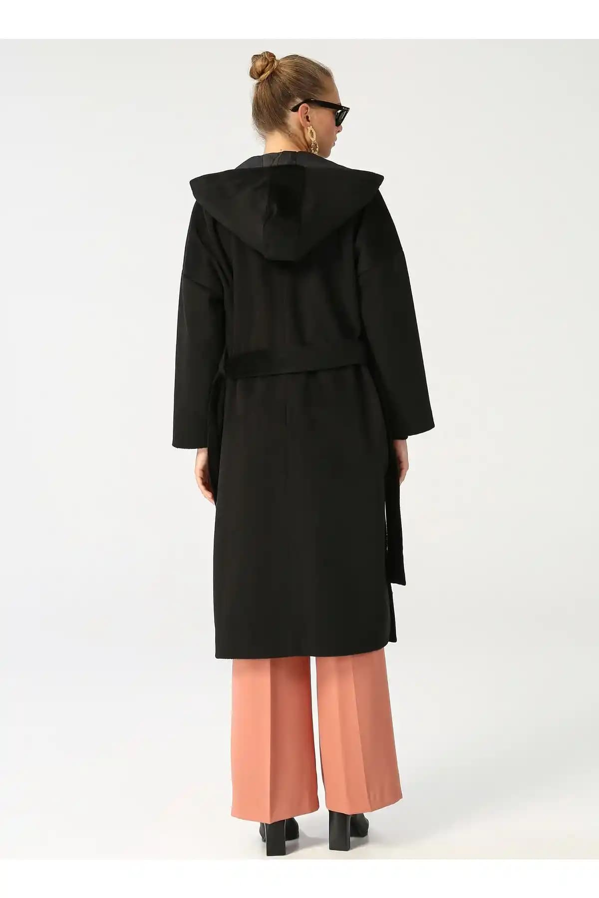 Kadınlar İçin Fabrika Kabanları Moda ve Şıklığın Uyum Sağladığı Kış Koleksiyonu