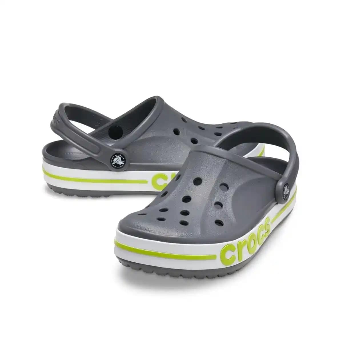 Kadınlar İçin Gri Crocs Terlikler: Moda ve Konforun Mükemmel Buluşması