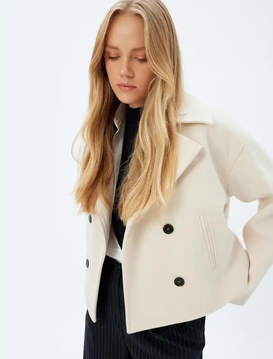 Kadınlar İçin Kısa Kaşe Kabanlar: Şıklık ve Konforu Bir Arada Sunan Moda Parçası