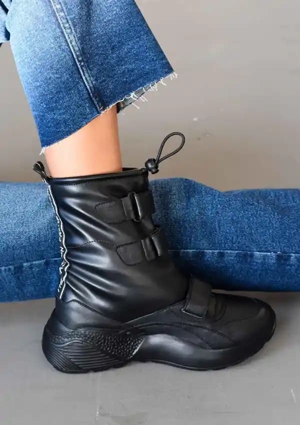 Kadınlar İçin Moda Botları: Dijital Dünyanın Yeni Trendleri ve Geleceği