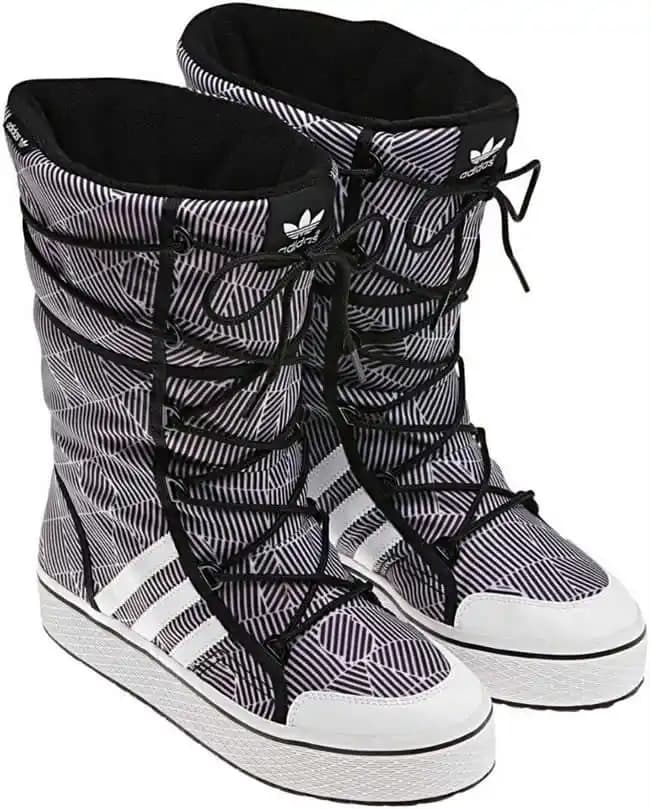 Kadınlar İçin Moda ve İşlevselliği Bir Arada Sunan Kar Botları Rehberi