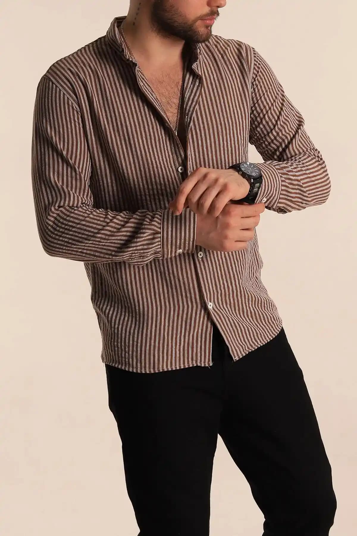 Kahverengi Çizgili Gömleklerin Moda Dünyasındaki Yeri ve Stil İpuçları