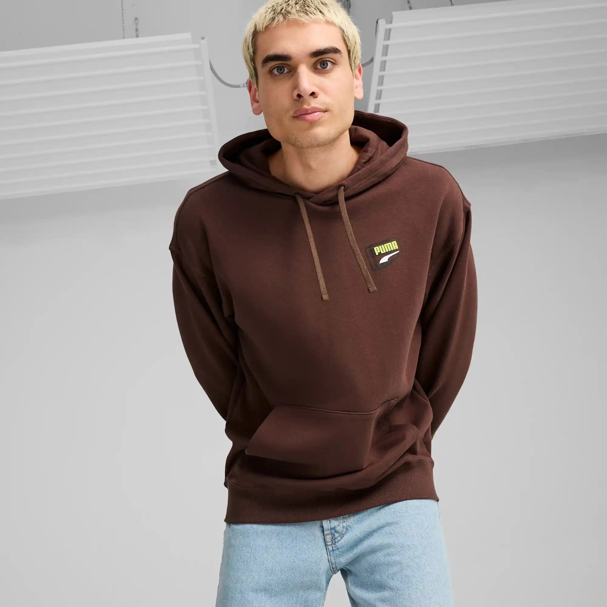Kahverengi Hoodie Modada Sıcak ve Şık Bir Seçenek Olarak Güncel Trendler