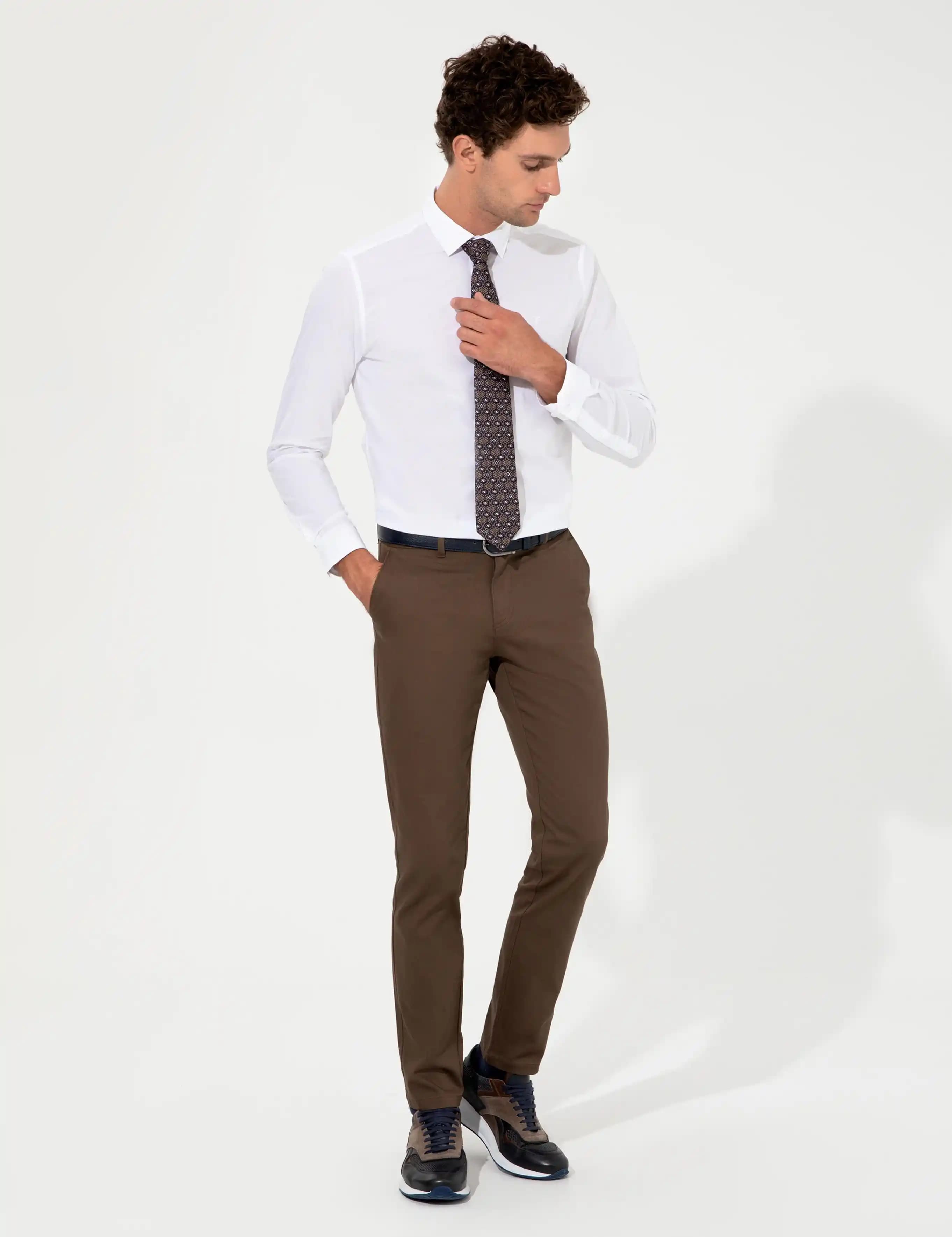 Kanvas Pantolon Kombinleri: Günlük, İş ve Spor Stilinize Uygun Şık ve Rahat Seçenekler