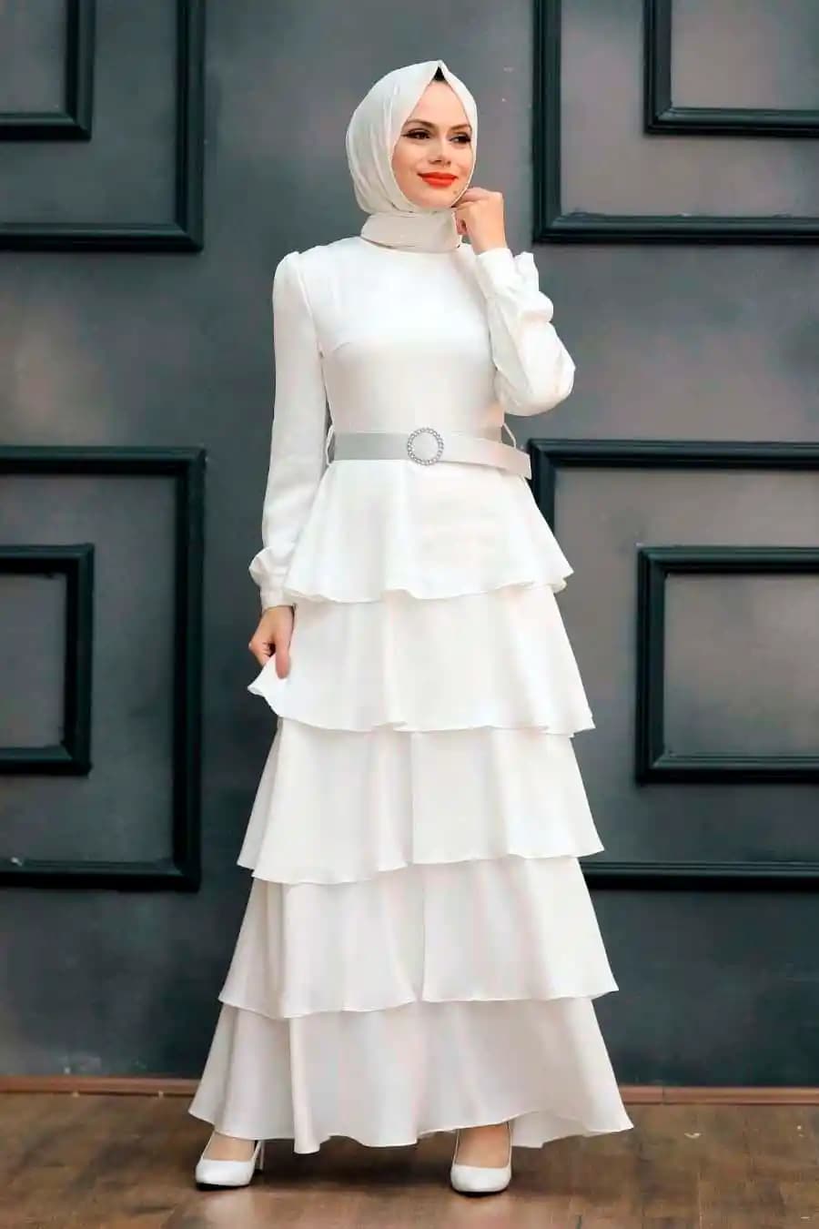 Kapalı İsteme Elbisesi: Geleneksel ve Modern Tasarımların Buluşma Noktası