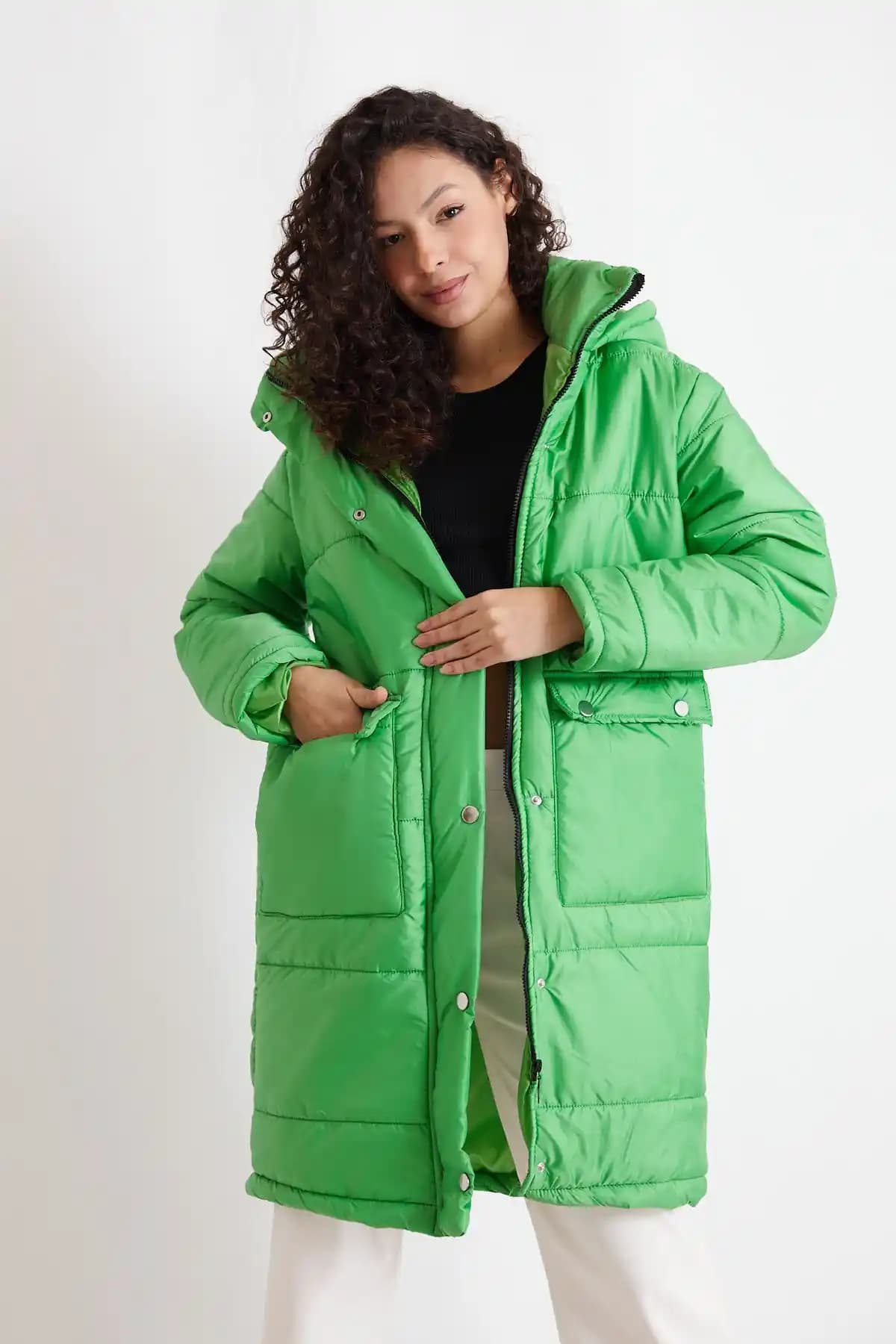 Kapitone Uzun Montlar: Kış Modasında Şıklık ve İşlevselliğin Birleşimi