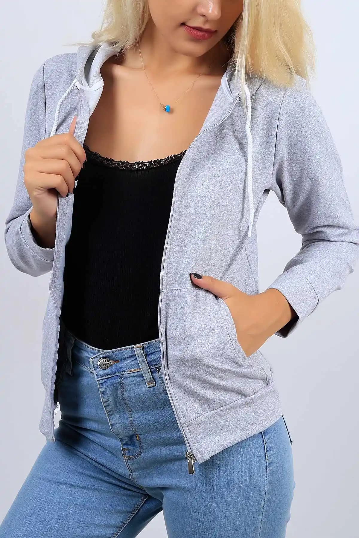 Kapşonlu Bayan Modasında Güncel Trendler ve Stil İpuçları