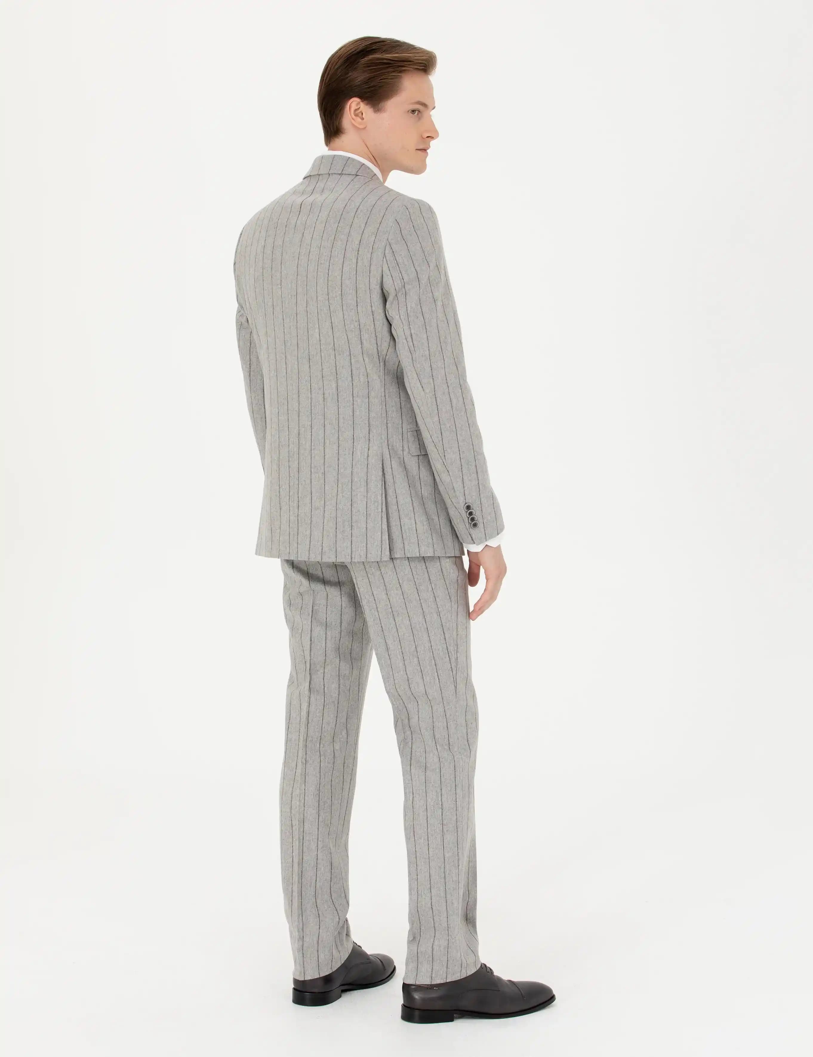 Kaşmir Takım Elbise Nedir, Neden Bu Kadar Popüler ve Nasıl Bakım Yapılır