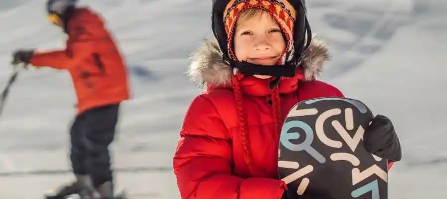 Kayak Merkezinde Giyim Rehberi: Moda ve Konforun Uyumlu Buluşması