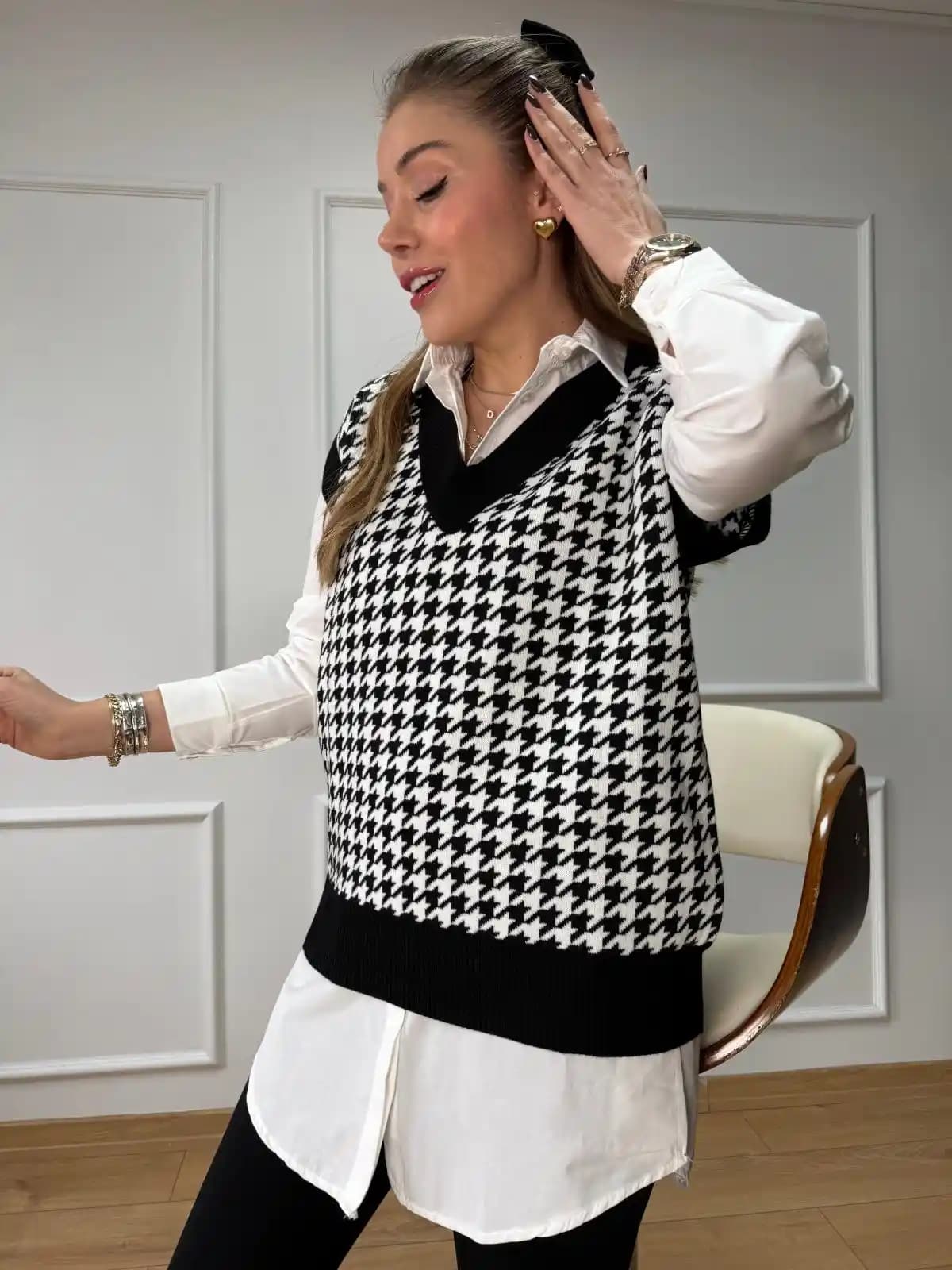 Kaz Ayağı Süveter Modasında Zamansız Şıklık ve Modern Trendler