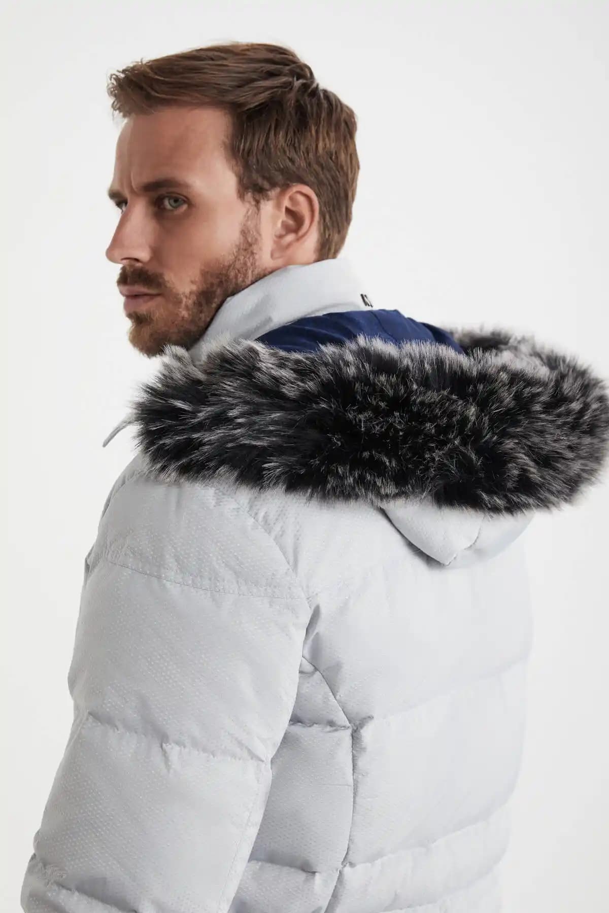 Kaz Tüyü Parkalar: Kış Modasının Şıklık ve Konfor Birleşimi