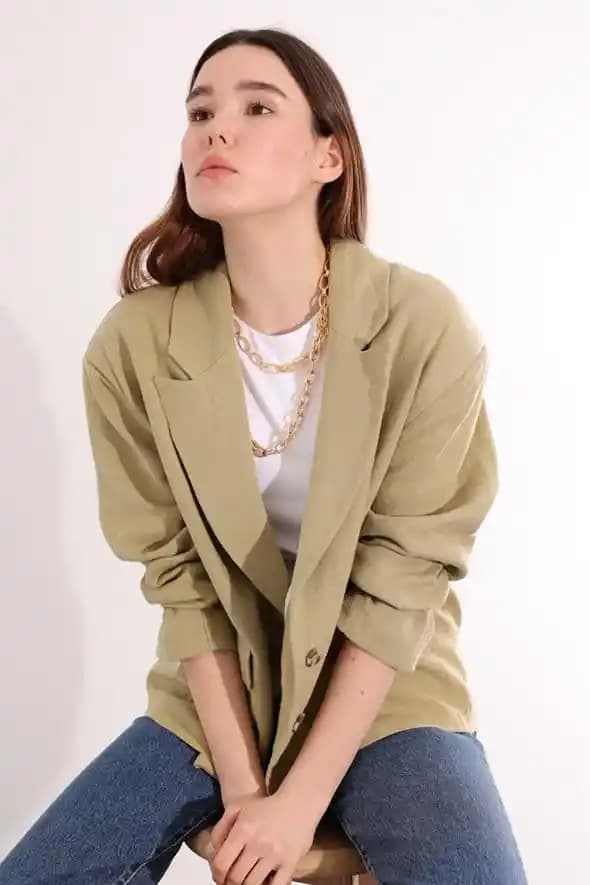 Keten Ceket Kombinleri: Yaz ve Bahar İçin Şık ve Rahat Moda Önerileri