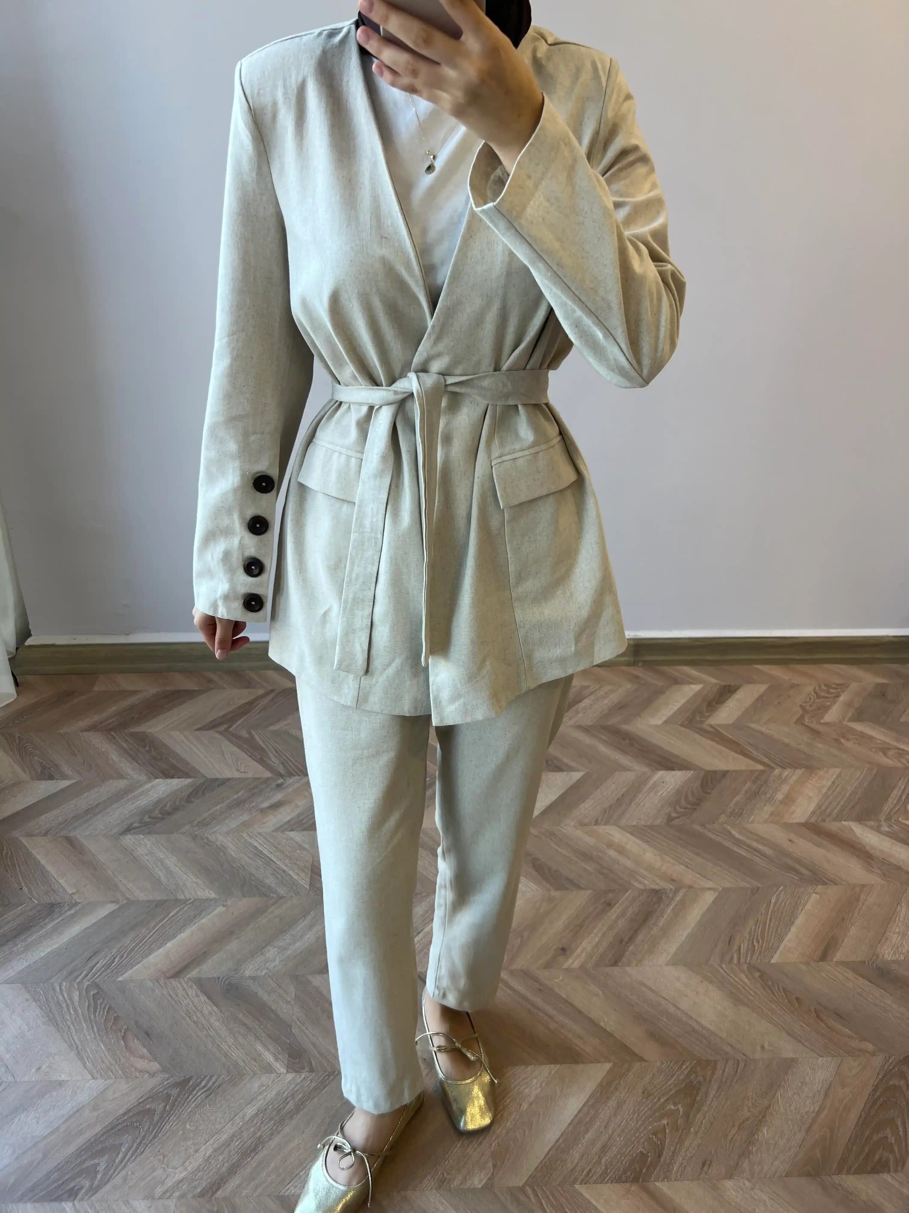 Keten Ceket Takımları Yaz Aylarında Şıklık ve Rahatlık Sunan Moda Seçenekleri