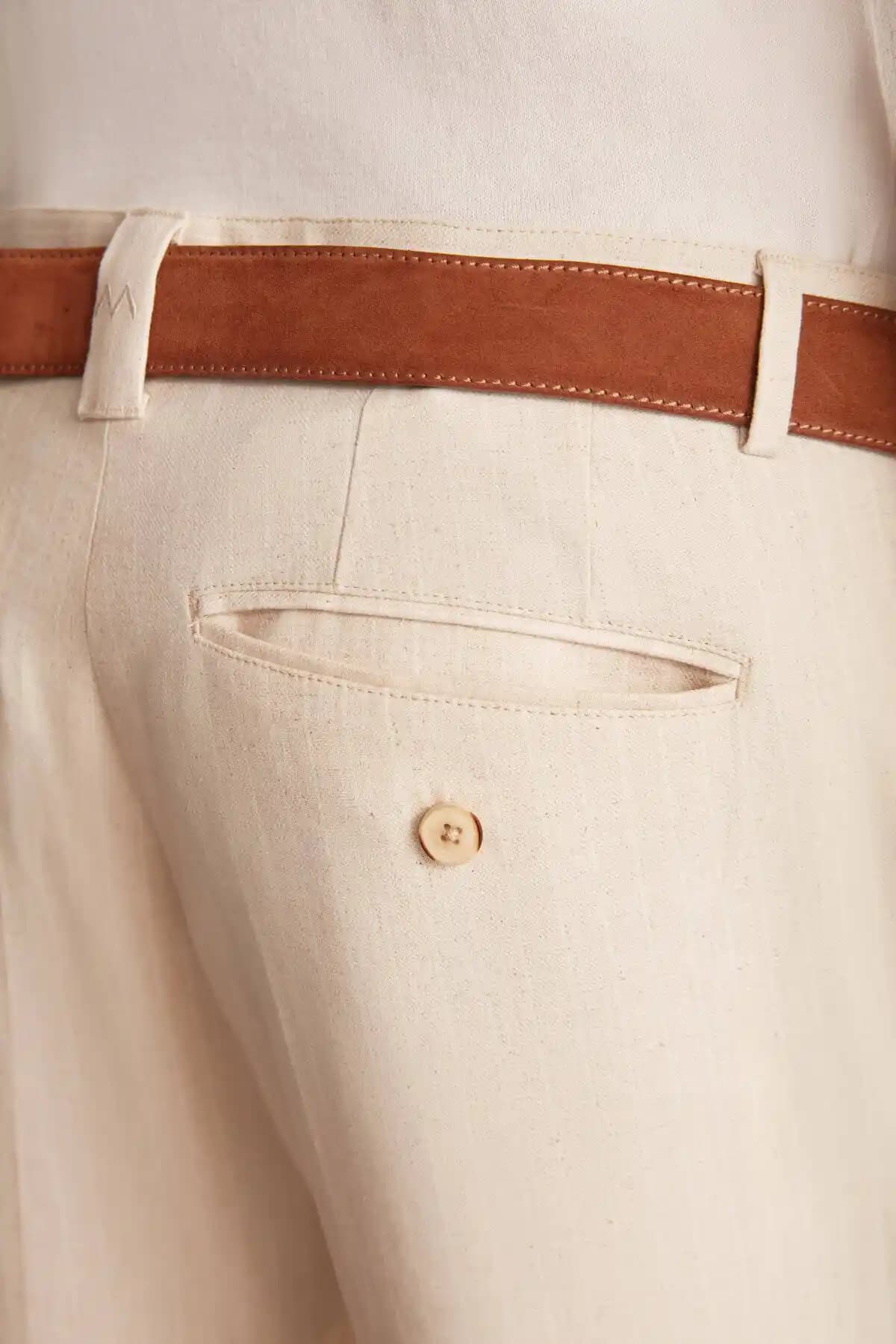 Keten Chino Pantolonlar: Rahatlık ve Şıklığın Modern Buluşması