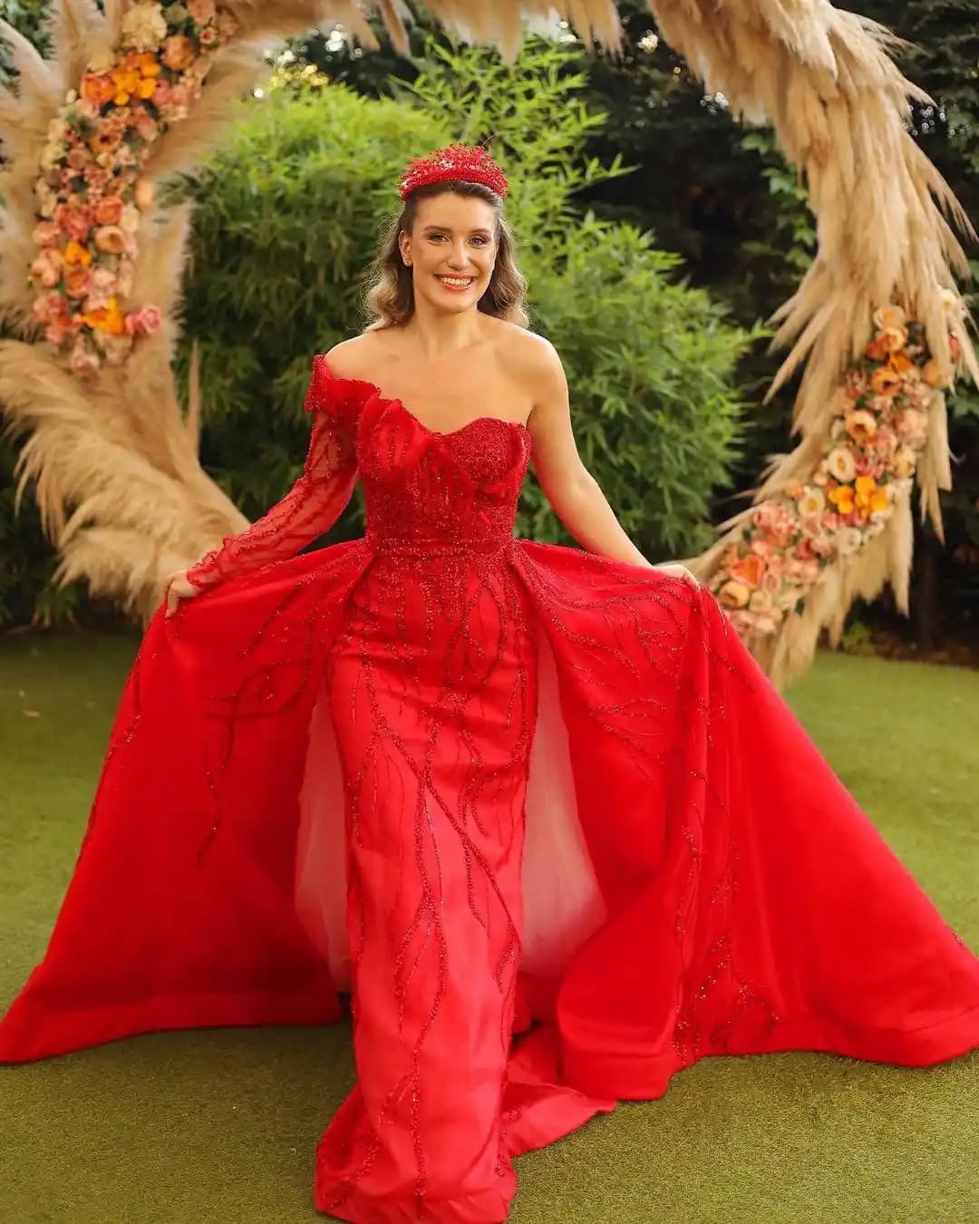 Kına Elbisesi Modelleri ve Geleneksel ile Modern Tasarımların Buluşması