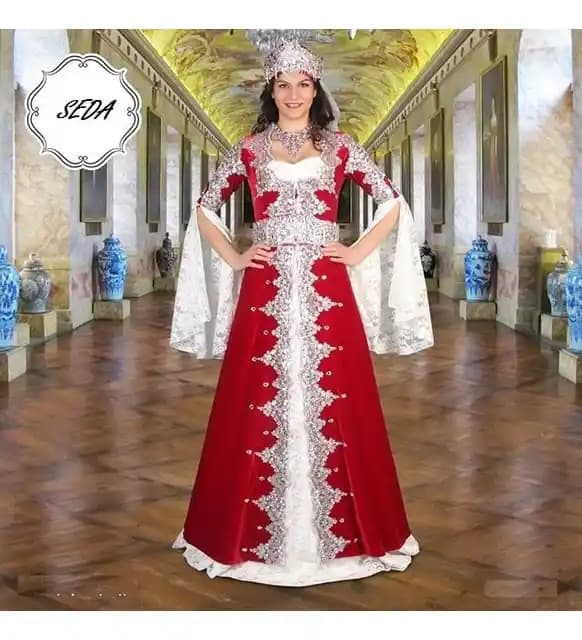 Kinâ Kıyafetleri: Geleneksel ve Modern Tasarımların Moda Dünyasındaki Yeri ve Önemi