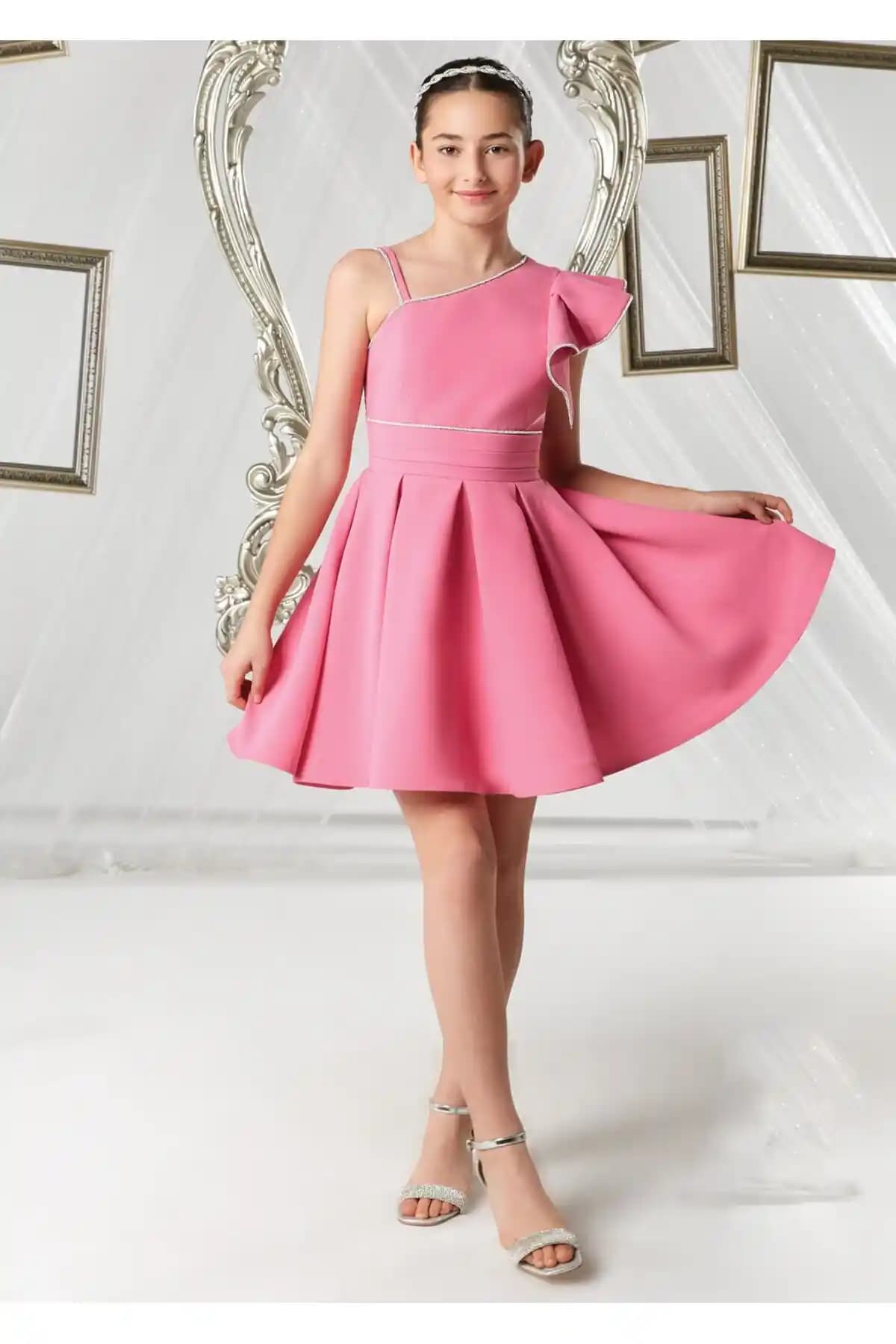 Kısa Balo Elbisesi Trendleri ve Stil Rehberi 2023 Güncel Modasıyla Tanışın