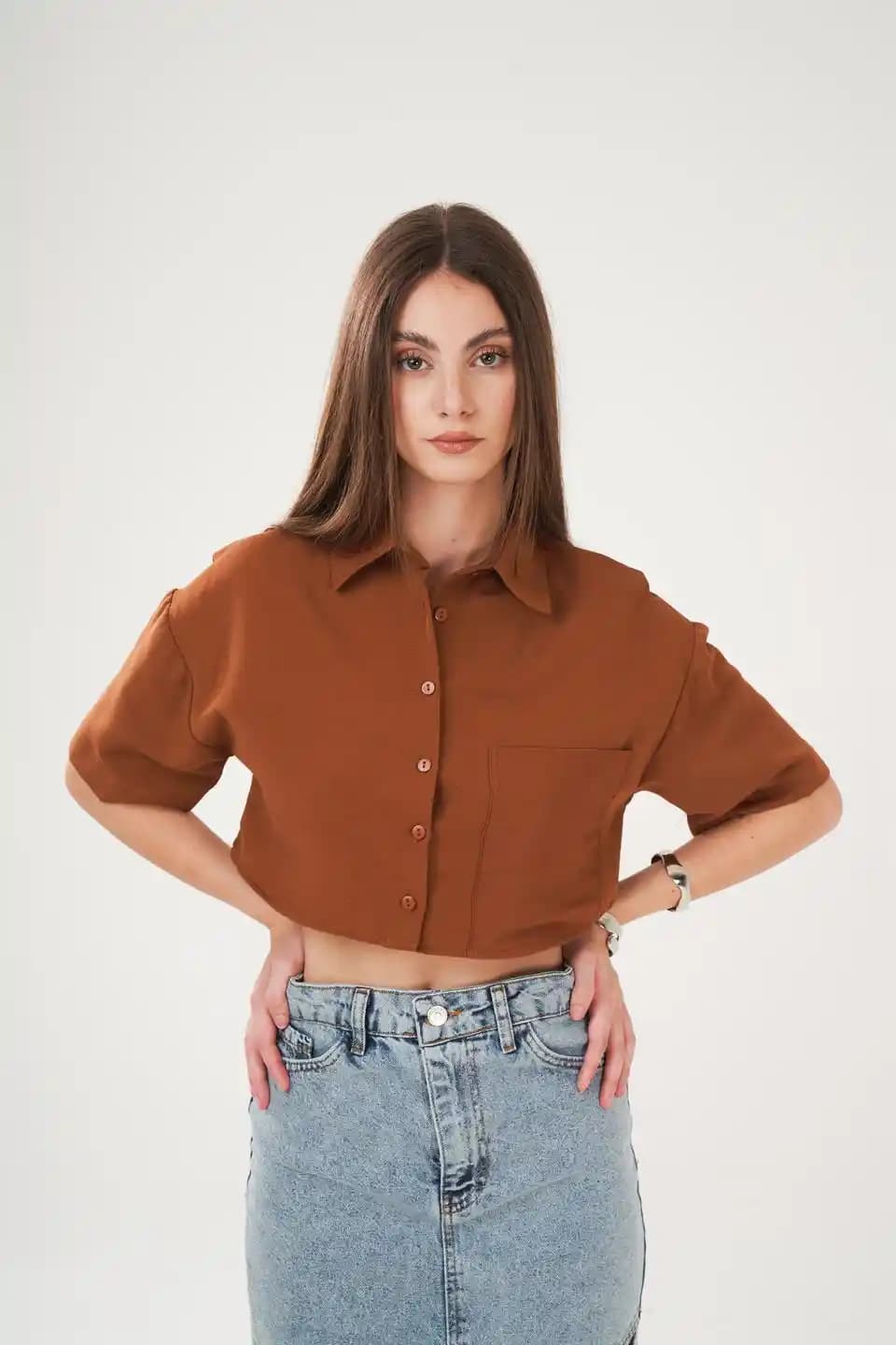 Kısa Gömlekler Moda Dünyasında Zamansız ve Çok Yönlü Bir Parça