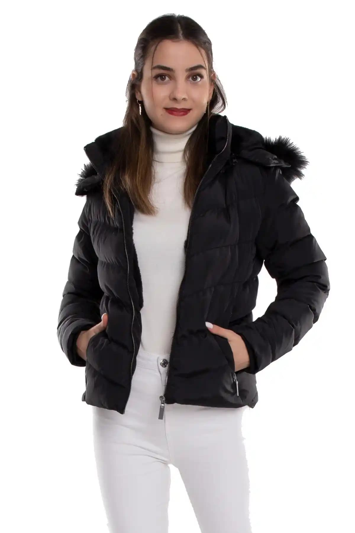 Kısa Kadın Montlarıyla Şıklığı Yakalayın Güncel Trendler ve Stil İpuçları