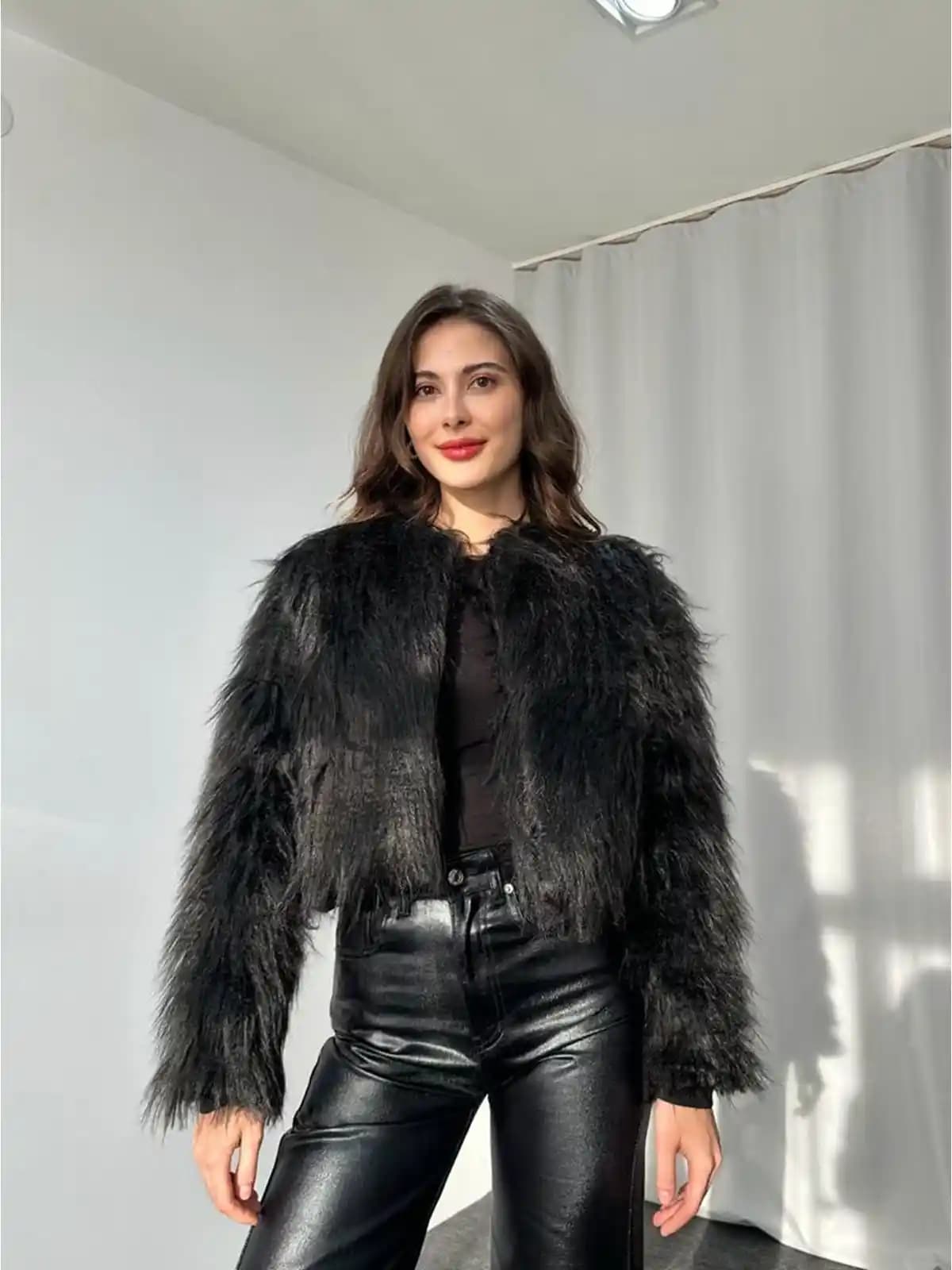 Kısa Kürk Modası: Stil, Bakım ve Sürdürülebilirlik Yaklaşımları