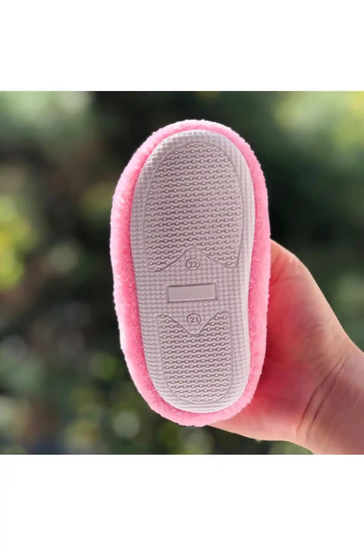 Kız Ayakkabısı Modelleri ve Trendleri: Stil ve Konforu Bir Arada Yakalayın