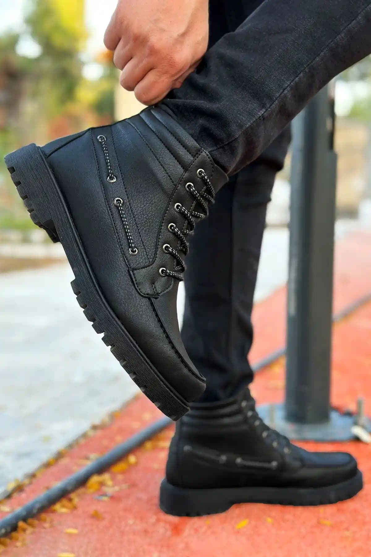 Klasik Erkek Bot Modelleri ve Kombinasyon Önerileri: Şıklık ve Dayanıklılık