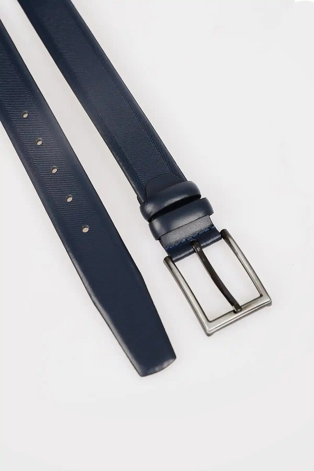 Klasik Kemerler: Zamansız Şıklığın Sembolleri ve Moda İpuçları