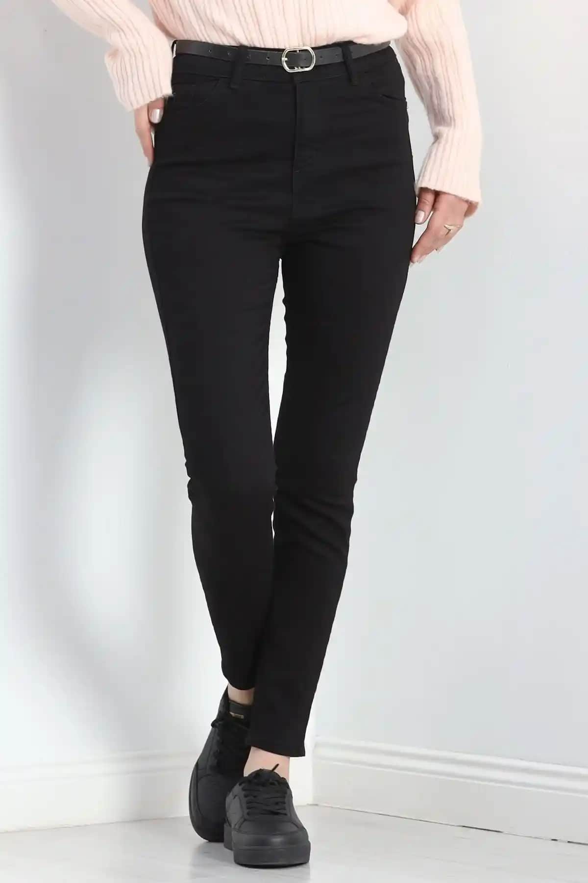 Kot Siyah Pantolonun Moda Dünyasındaki Yeri ve Stil İpuçları