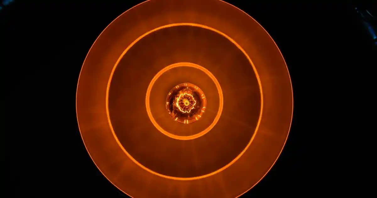 Koyu Mürdüm Renginin Moda Dünyasındaki Yeri ve Stil İpuçları