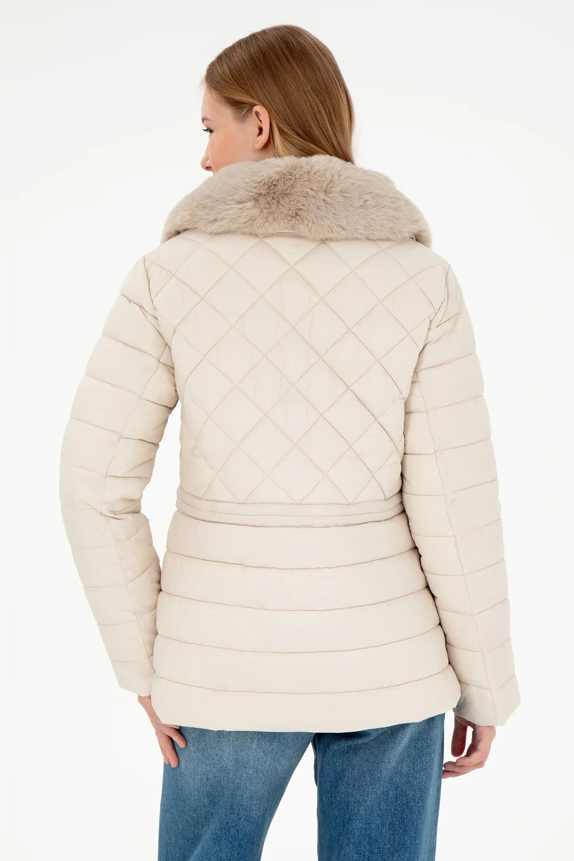 Krem Mont Seçimi ve Kombinasyonları: Kış Modasında Zarif ve Fonksiyonel Parçalar