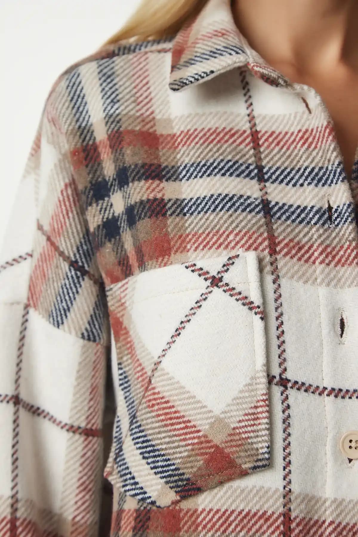 Krem Oduncu Gömlek Modası: Çok Yönlü ve Şık Parça ile Tarzınızı Yükseltin