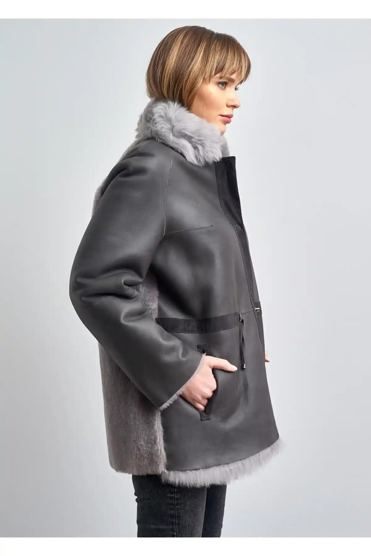 Kürk Ceket Bayan Modasında Şıklık ve Zarafetin Modern Yansıması