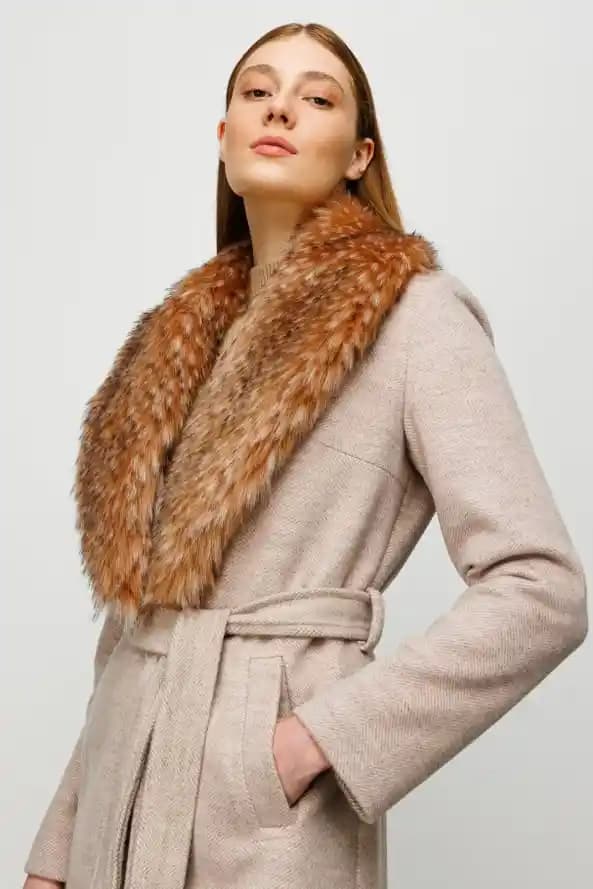 Kurk Yaka Modada Zarafetin Simgesi: Tarihçe, Trendler ve Kombinasyon Önerileri