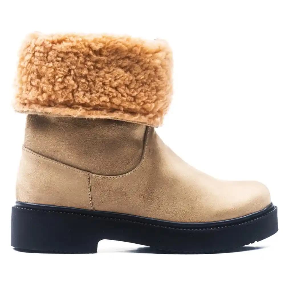 Kürklü Botlar: Kış Modasında Şıklık ve Konforun En Güzel Buluşması